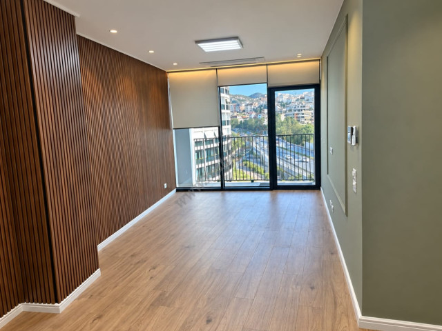 Zyre me qira ne rezidencen Lake View ne Tirane.

E pozicionuar ne katin e 6-te, kjo zyre ofron nje